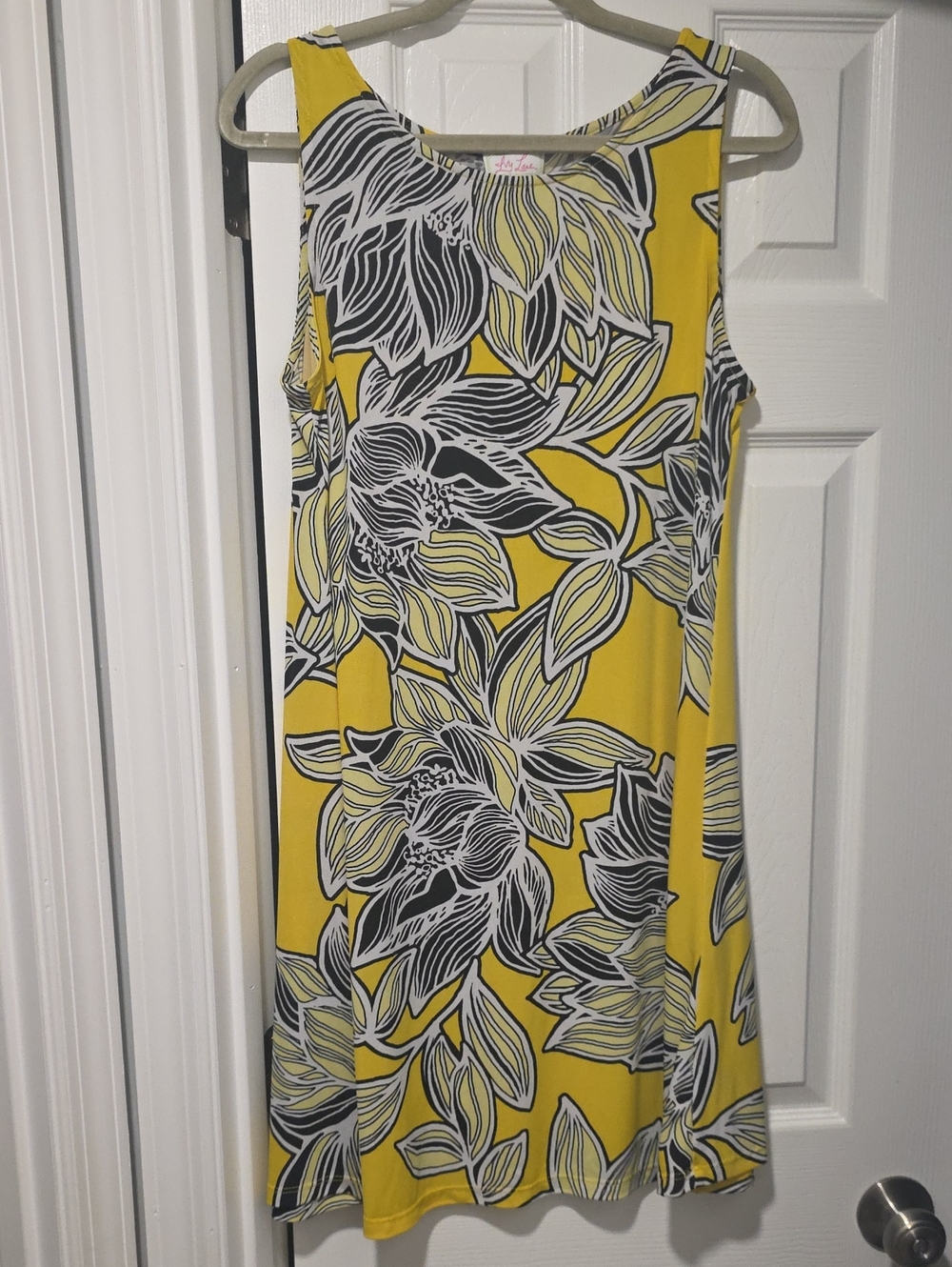 Ivy Lane, Floral Sleeveless Shift Dress - Picture 2 of 11